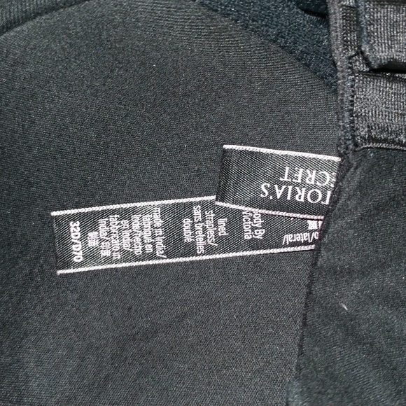 Victoria secret 32D bras - Picture 3 of 6